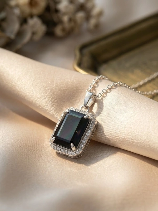 Black stone with rosegold chain 