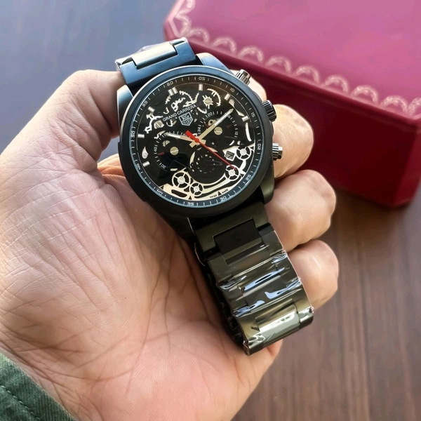 The TAG Heuer Carrera Sport represents an evolutionary change in the CR7, retaining its modern Carrera aesthetic and characteristics