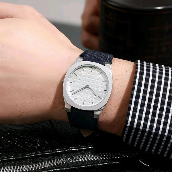 Gucci  The Gucci 25H YA163419 is a unisex timepiece that showcases luxury and contemporary design & features a sleek and streamlined silhouette