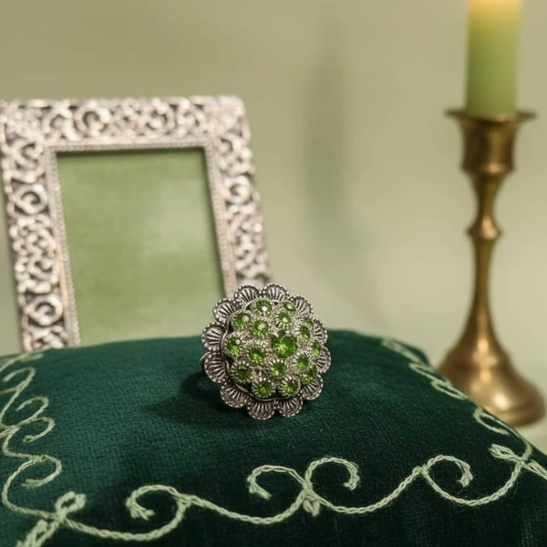 ROYAL GREEN-SOLITAIRED SILVER BICHHIYA - Free Size, Silver-Green