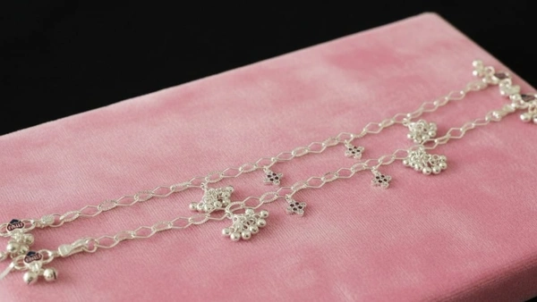 SIMPLE LIGHT WEIGHT SILVER PAYAL - Free, Silver