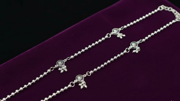 ELEGANT BLACK POLISHED FLOWER SILVER PAYAL - Free, Silver