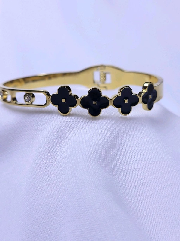 AntiTursnish Bracelet 1Pc Flower Design And Stone Work