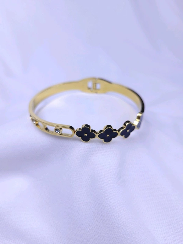 AntiTursnish Bracelet 1Pc Flower Design And Stone Work