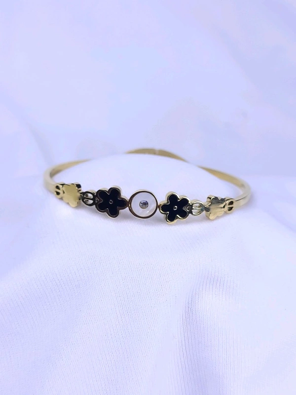 AntiTursnish Bracelet With Beautiful Flower Design 1Pc