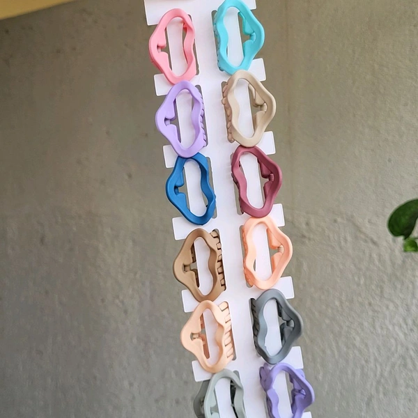 Matte Finsh Hibiscus Clip Medium Size - P1055