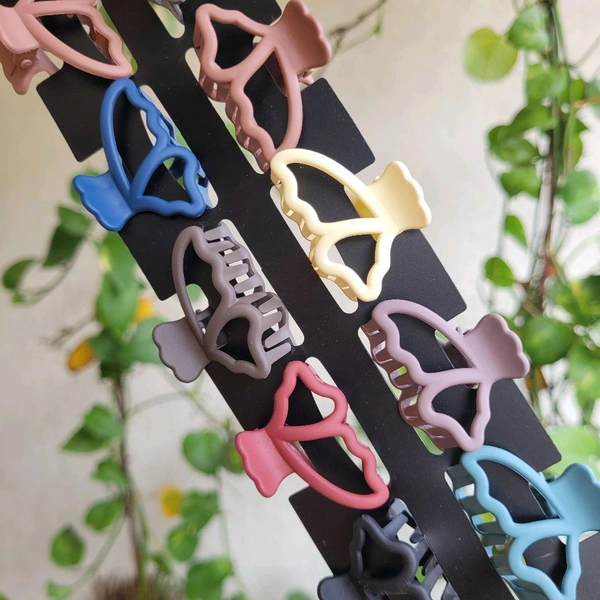 Butterfly Design Matte Clip 1Pc - P1066