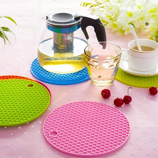 4 Pcs Heat Resistant Silicone Hot Mat – Durable Round Silicone Trivet Mats for Kitchen & Dining Table (Random color)