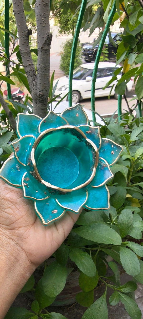 Resin Lotus T-light Holder/Candle Holder - Pine Green, 4.5" x 4.5" x 1.5"