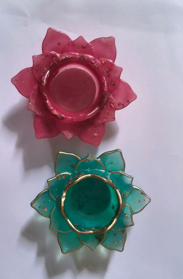 Resin Lotus T-light Holder/Candle Holder - Pine Green, 4.5" x 4.5" x 1.5"