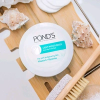 Ponds Light Moisturiser Non-Oily 50ml