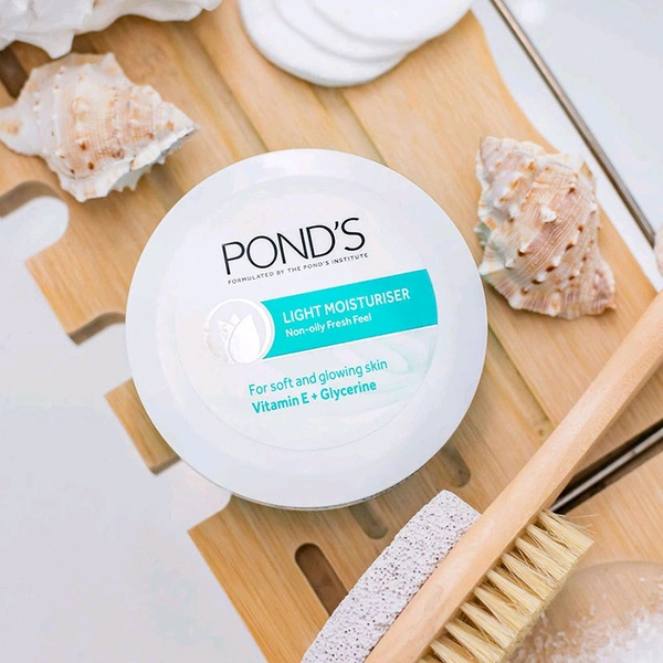 Ponds Light Moisturiser Non-Oily 50ml