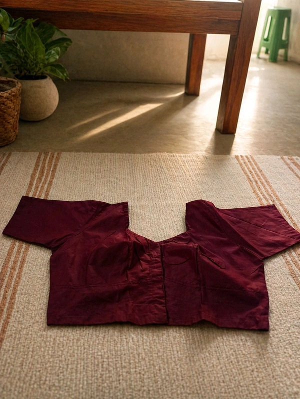 Rosewood Cotton Blouse with Front Hook and Glass Sleeves