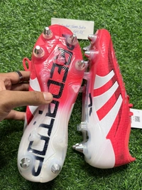 Predator Elite Red Colour SG With Lace(Metal Changer) - 6.5