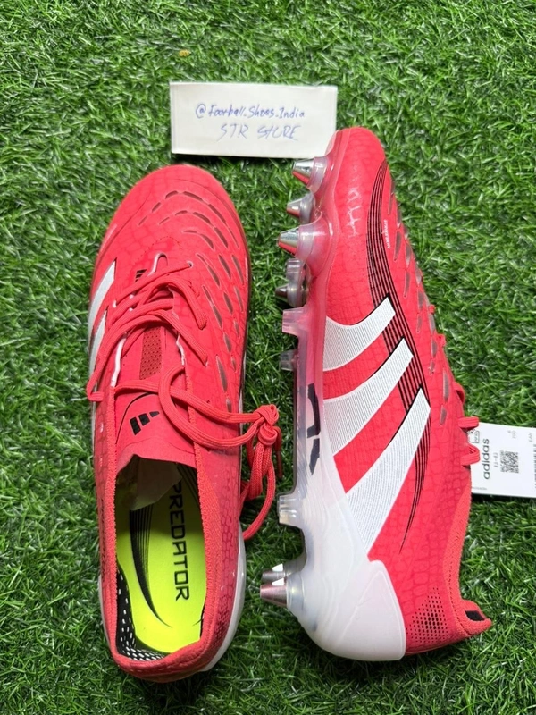 Predator Elite Red Colour SG With Lace(Metal Changer) - 7.5