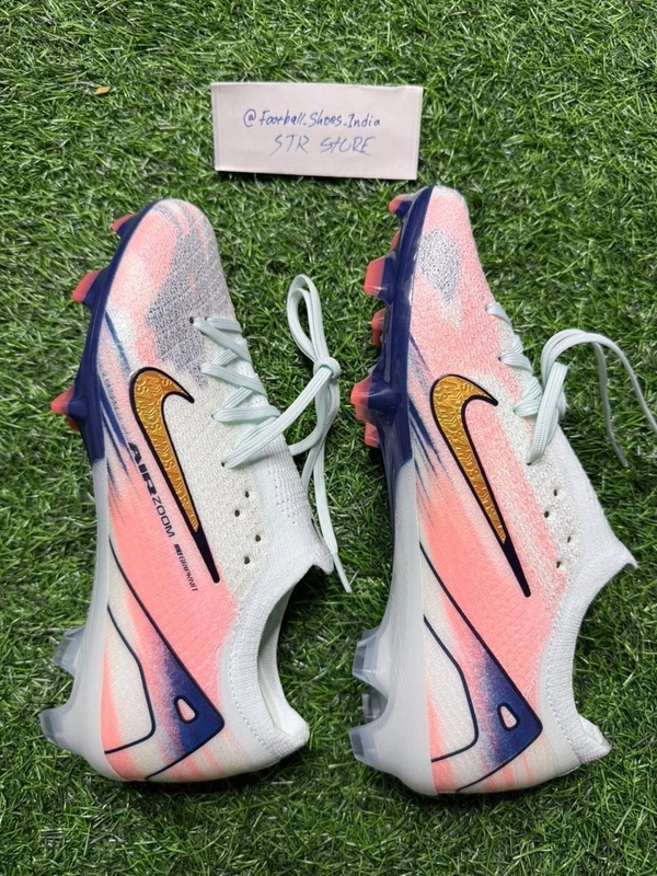 Mercurial Vapor 16 Elite Low Top CR7 Edition FG - 4.5