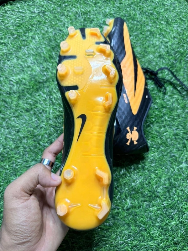 Hypervenom Phantom 3 Orange & Black Low-top FG With Lace - 5.5