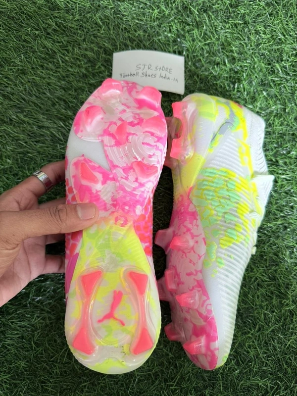 Future Ultimate 8 Twin Colour Low-top FG With Lace - 6.5