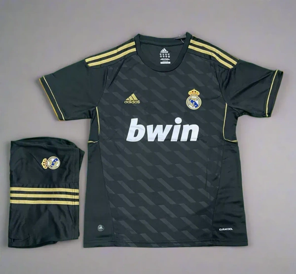 Retro Madrid 2011/12 Away Fan Edition With Short - XL