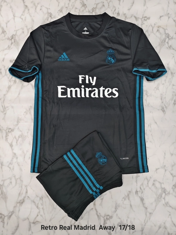 Retro Madrid 2017/18 Away Kit Fan Edition With Short - L