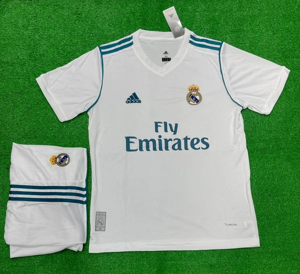 Retro Madrid 2017/18 Home Kit Fan Edition With Short - XL
