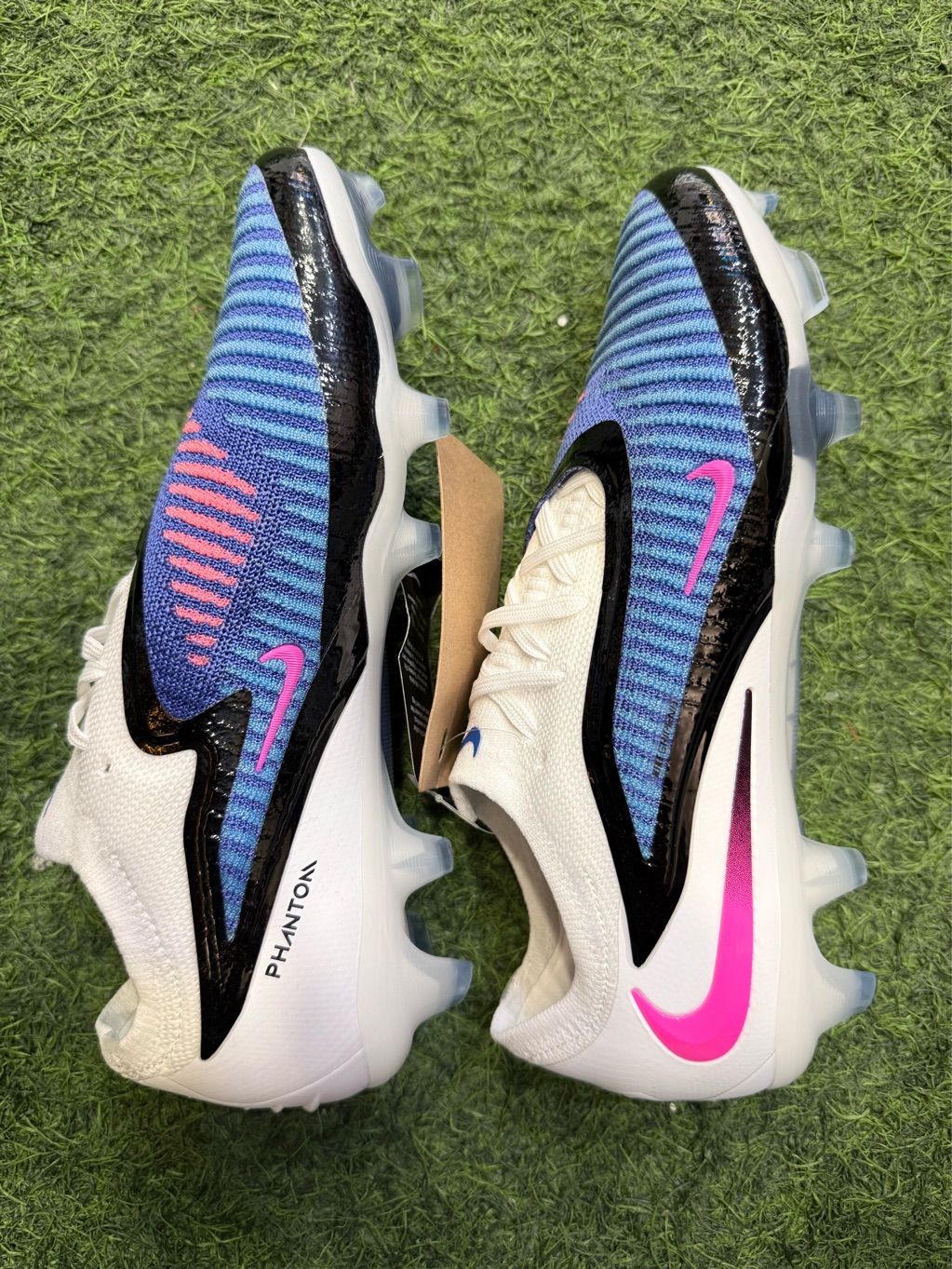 Phantom 6 Low Elite Firm-Ground football boots