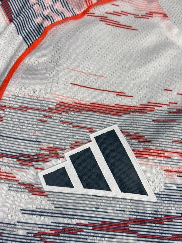 Bayern Munich 25/26 Away Player Edition Half Sleeve - M