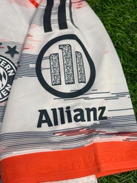 Bayern Munich 25/26 Away Player Edition Half Sleeve - M