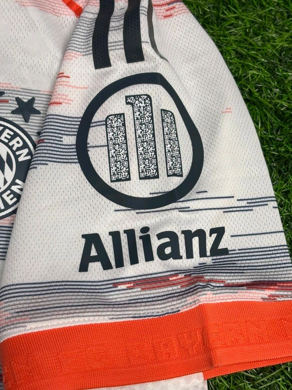 Bayern Munich 25/26 Away Player Edition Half Sleeve - XL