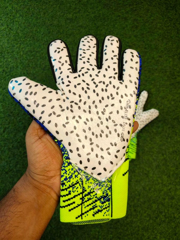 Future Green And Blue Colour Match Gloves - 9