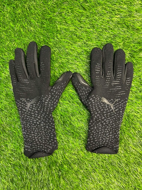 Future Ultimate Black GK Gloves - 8