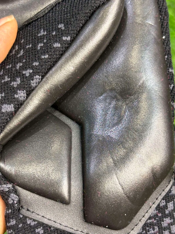 Future Ultimate Black GK Gloves - 8