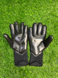 Future Ultimate Black GK Gloves - 9