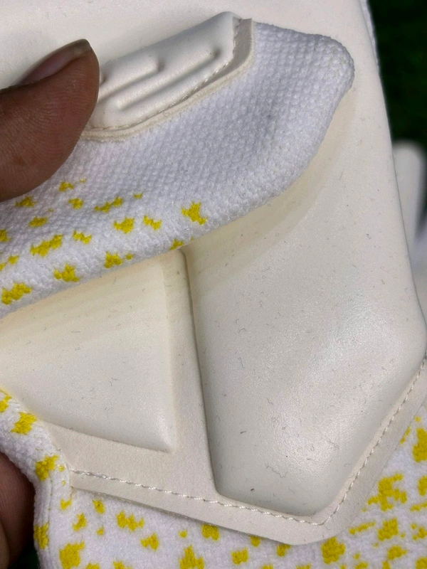Future Ultimate White GK Gloves - 8