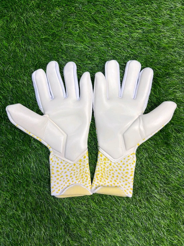 Future Ultimate White GK Gloves - 10