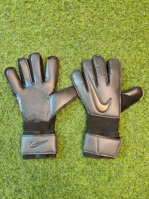 Gk Grip 3 Black Colour Match Gloves - 8