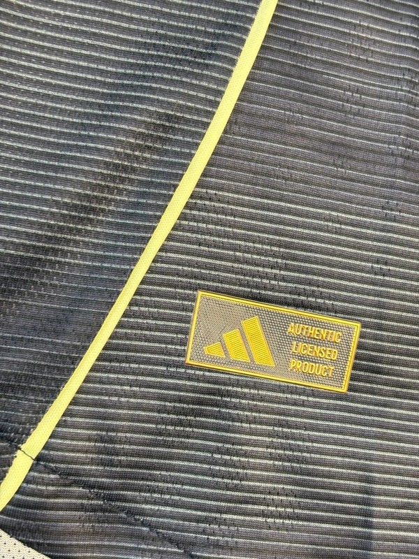 Madrid 25/26 Away Player Edition Half Sleeve - M