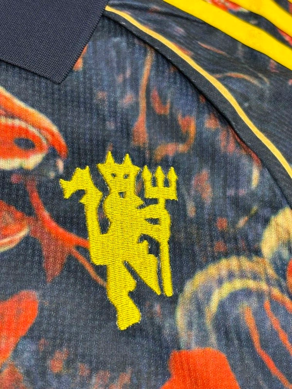 Manchester United 25/26 Special Kit Fan Edition With Short - S