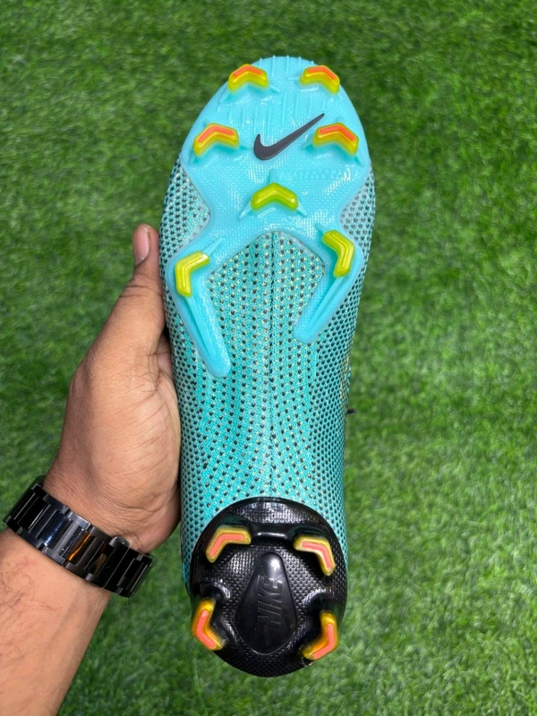 Mercurial Vapor 12 Elite CR7 Edition Low-top FG With Lace - 7.5