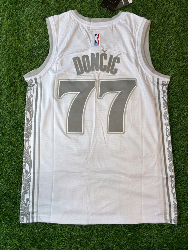 NBA Luka Doncic Dalls White - Doncic 77 - L