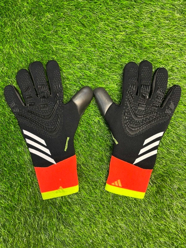 Predator Black And Red GK Gloves - 10