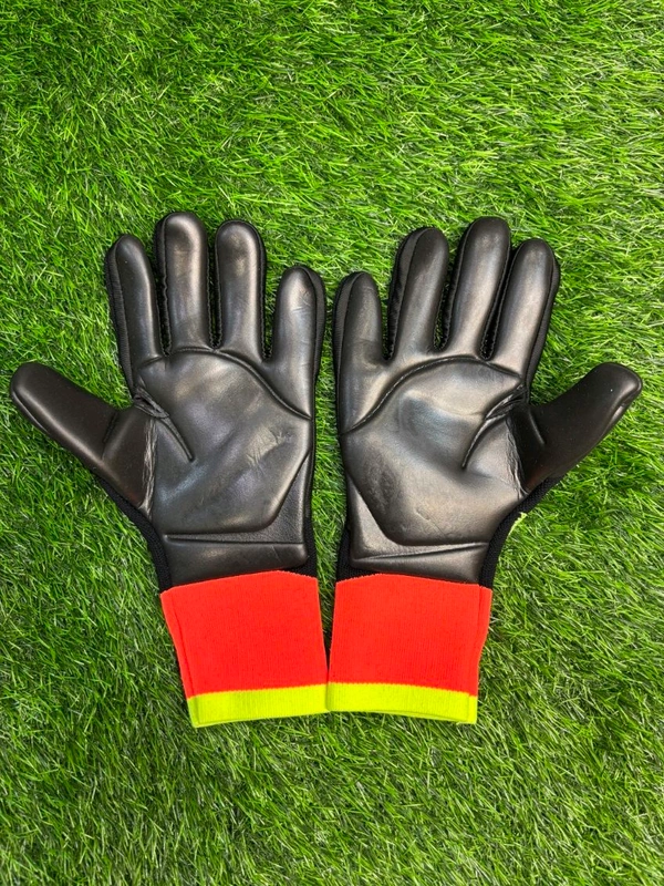 Predator Black And Red GK Gloves - 10