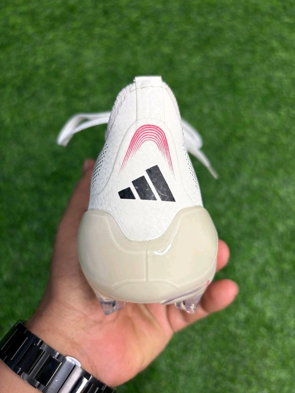 Predator Elite Cream Colour FG Low-top With Lace - 6.5