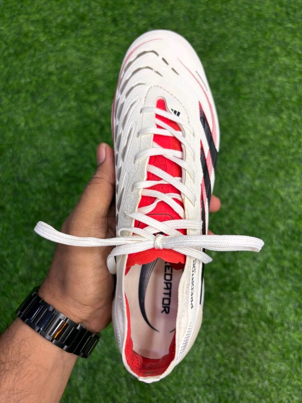 Predator Elite Cream Colour FG Low-top With Lace - 9