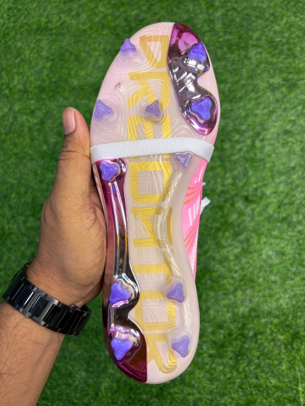 Predator Foldover Elite White Pink Colour FG - 10.5