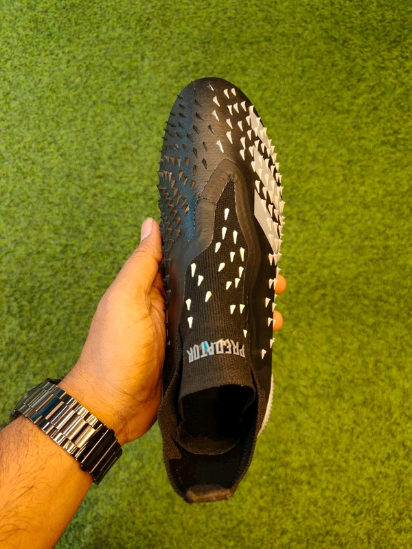 Predator Freak High-Top Without Lace Black Colour - 6.5