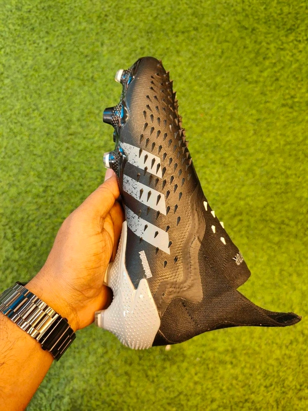 Predator Freak High-Top Without Lace Black Colour - 6.5