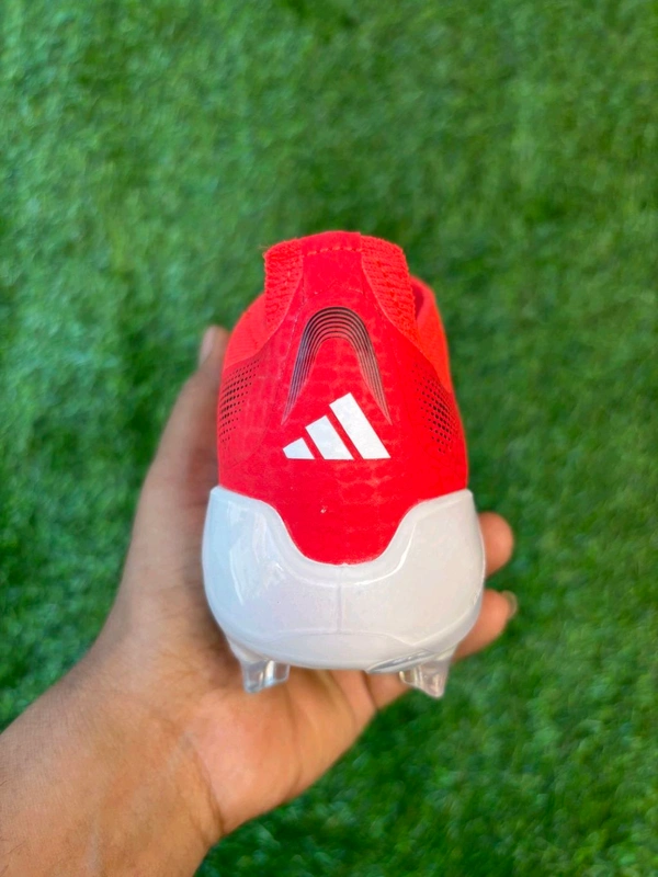 Predator Red Colour FG Without Lace Low-top - 6.5