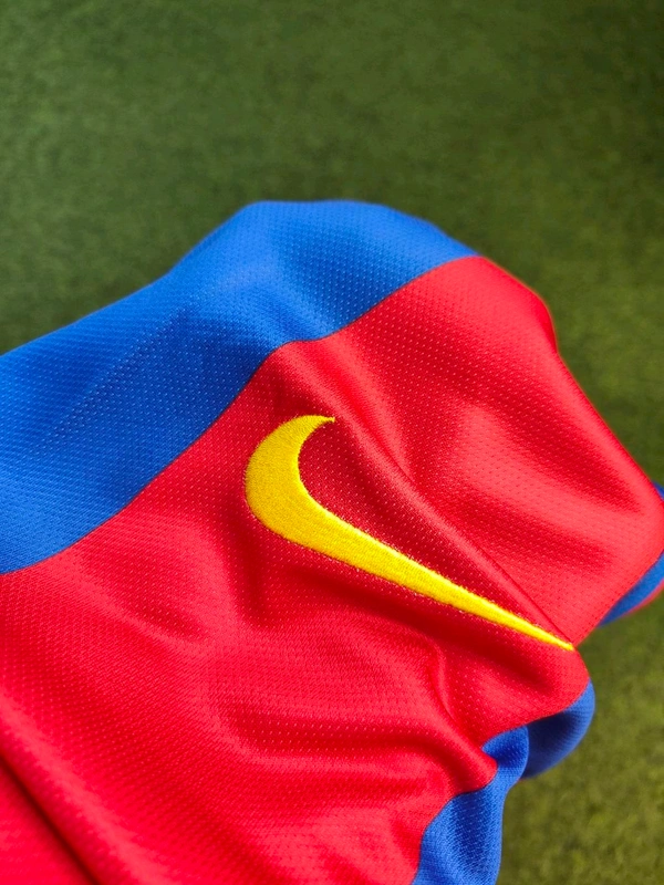 Retro Barcelona 2004-05 Home Jersey - S