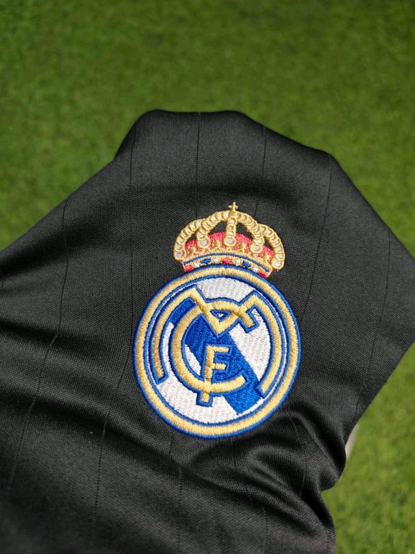 Retro Madrid 2006-07 Away Jersey - M